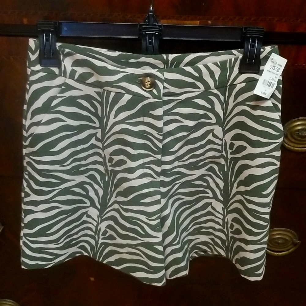 Ladies New with Tag green/tan zebra print short in size 4